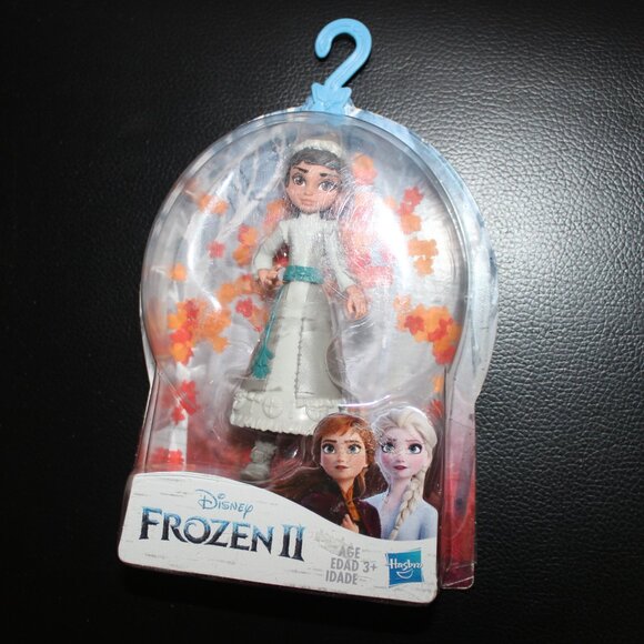 FREE*❤️Disney Frozen Honeymaren Norwegian bunad traditional ethnic dress figure - Picture 11 of 11